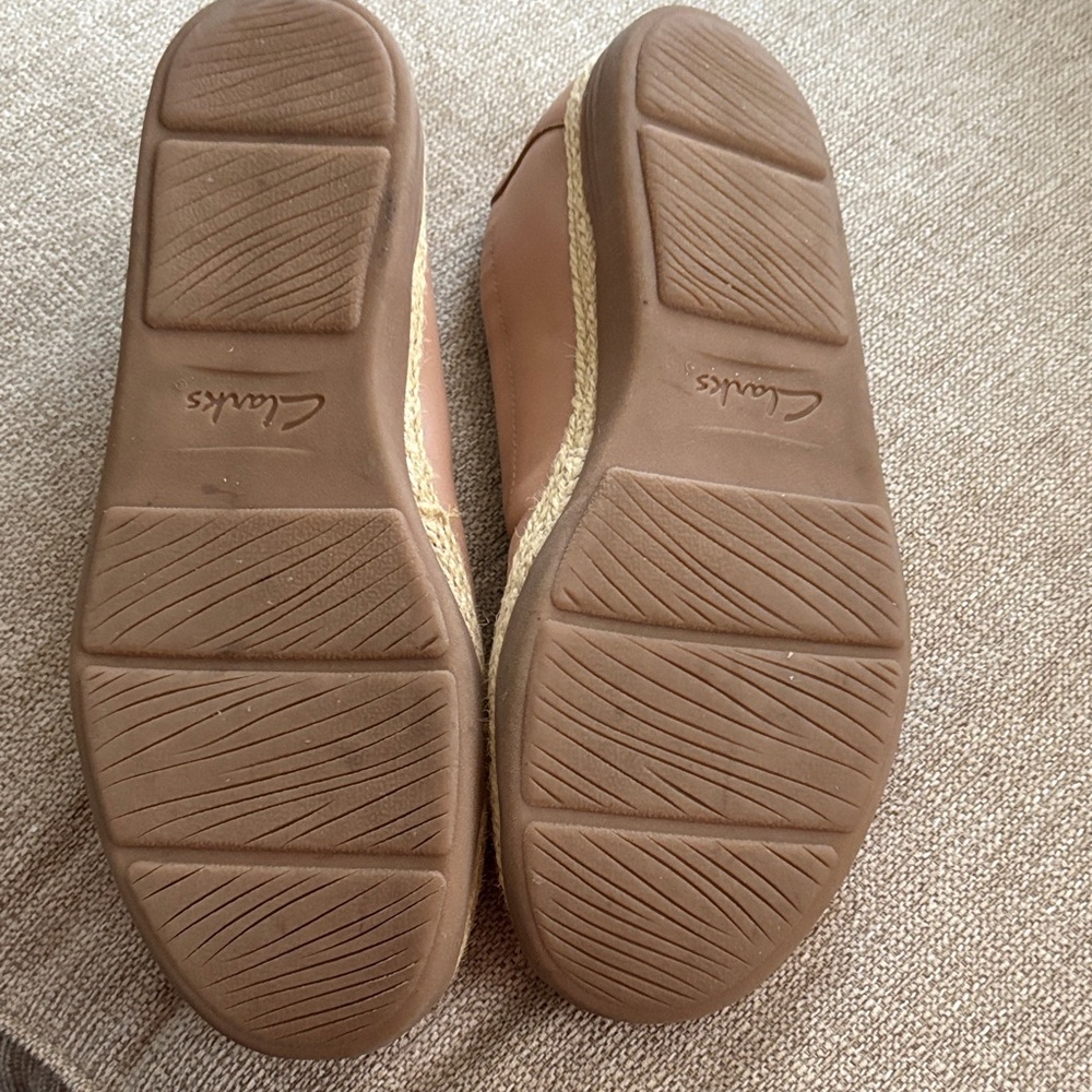 Clarks Women’s Elaina Jade Tan Leather Flat w/Cushion Insole US Women’s Size 12W - Picture 4 of 8